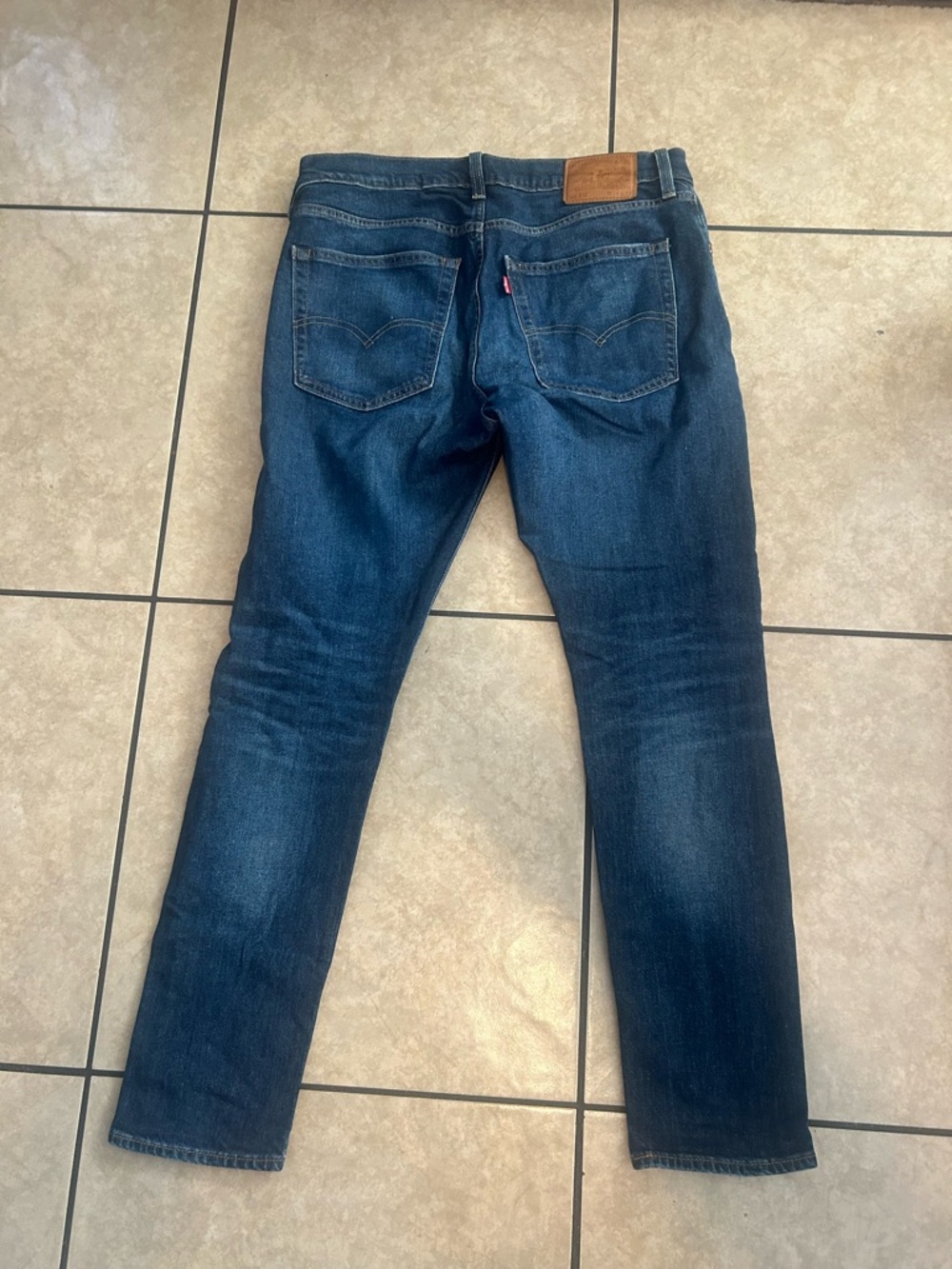 Levi’s stratus size 36x32 (A2)